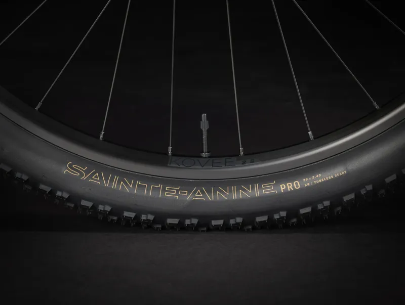 Trek Procaliber 6 Mountain Bike 2025 in Viper Red/Crimson-5